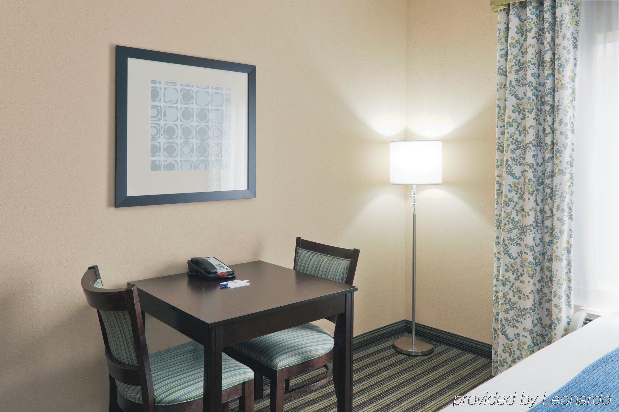 Holiday Inn Express Columbia By Ihg Room photo